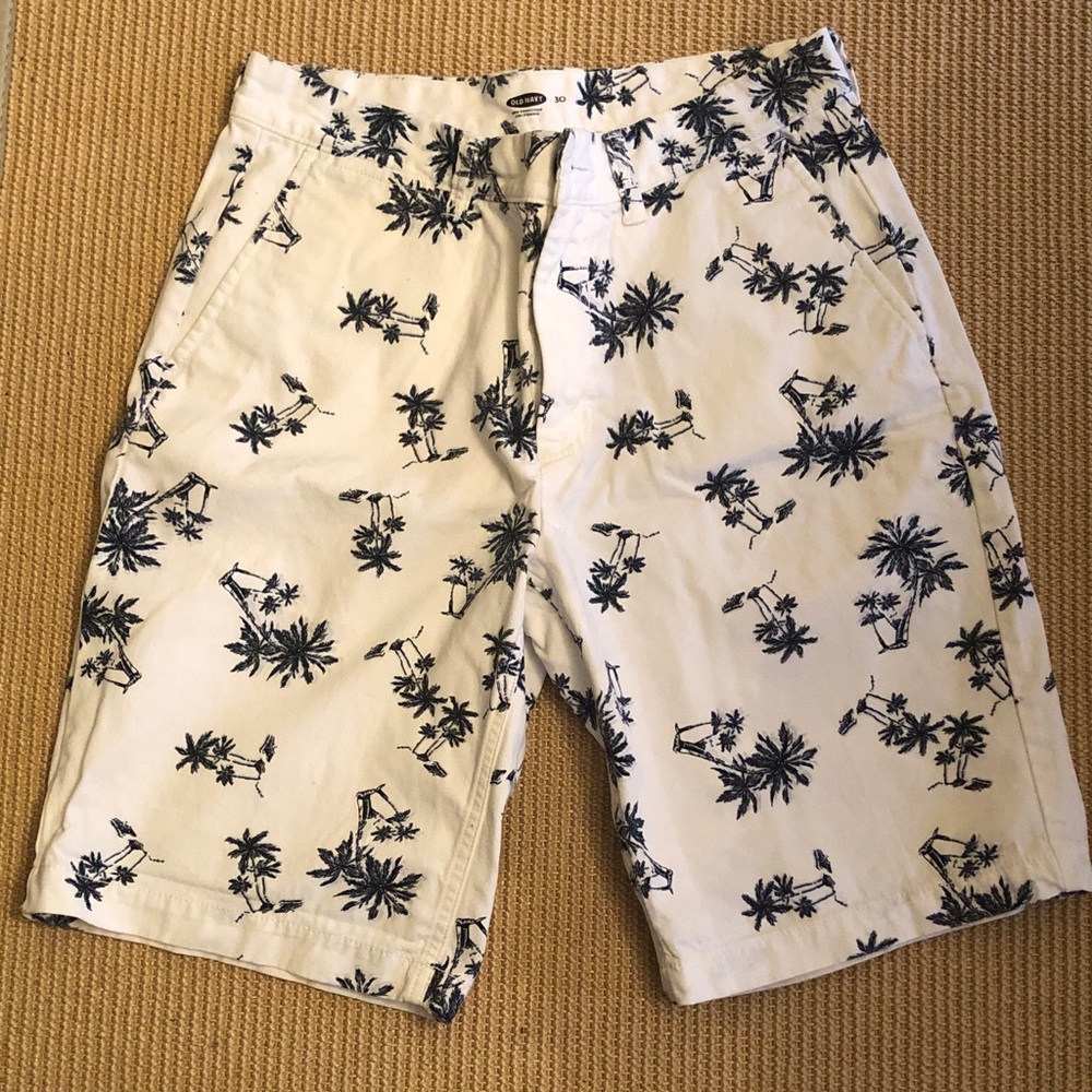 Old Navy White Shorts with Navy Palm Print Preowned Size 30